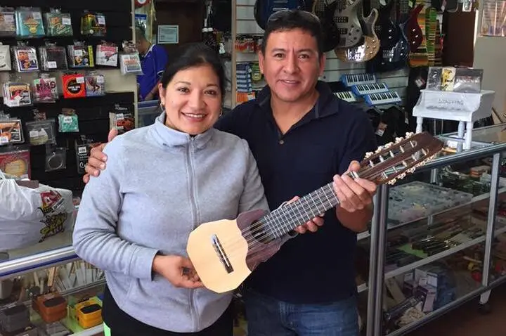 la-casa-del-bandolín-charango